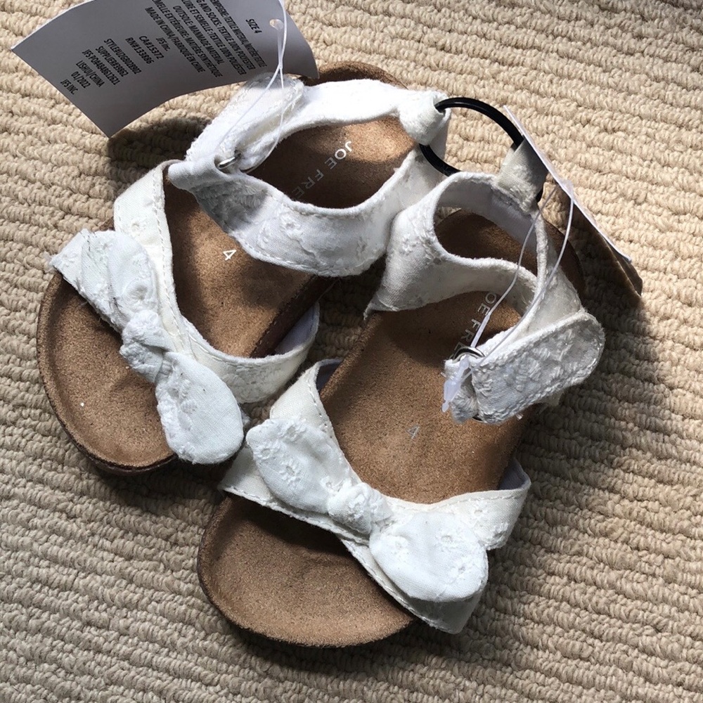 🚨5/$25 NWT - White Summer Sandal- Size 4 - Picture 2 of 4